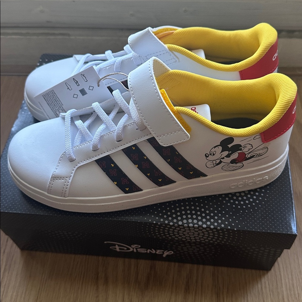 Adidas Grand Court Mickey Sneaker ๐ Big Kids Sz 6, fits Sz 7.5 US Women - Picture 2 of 10